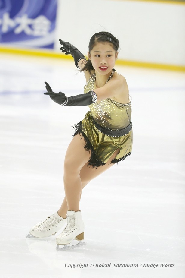 「笑顔を場面によって使い分けている」という横井ゆは菜。確かに同じ笑顔のようでも、写真ごとに異なる