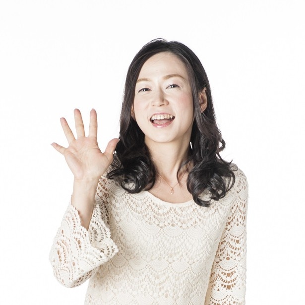 6月15日(月)17時からの「韓国の音楽が熱い！」公開録音に登場するパーソナリティーの室田智美