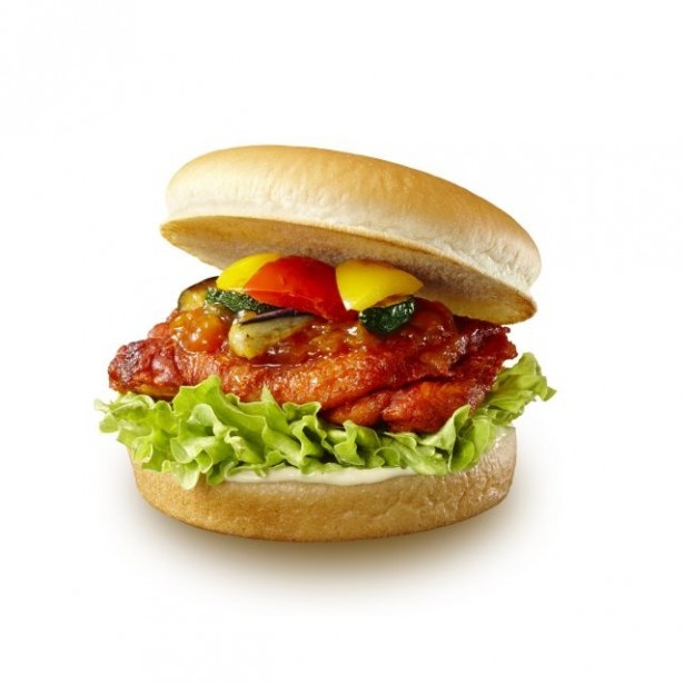 「ラタトゥイユ仕立てのタンドリーチキンバーガー」(370円)など夏季限定メニューを6月11日(木)より発売