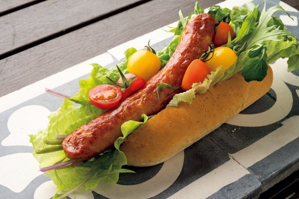 Girlish Beer Garden Botanical Terraceのホットドックは野菜たっぷり！