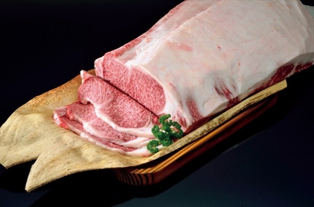 【写真を見る】松阪牛を半世紀以上販売する、“三重の名店”朝日屋の肉！