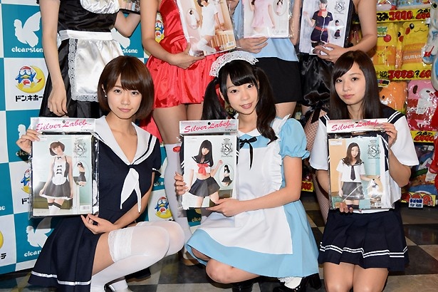 イベントで着用していた衣装以外にも、さまざまなコスプレ衣装が用意されている