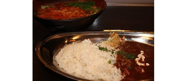 カレーと坦々麺が一緒に出てくる「坦々麺＆カレー」（1200円）も