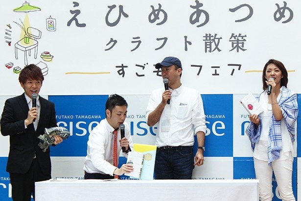 みかんも愛用する、カラーズヴィルの「今治ライトガーゼマフラー」(1836円)