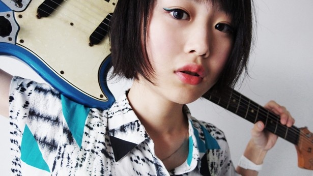 IN THE MIDNIGHT HOURS“The Blues Is Alright”に登場するシンガーソング ライターでギタリストのRei