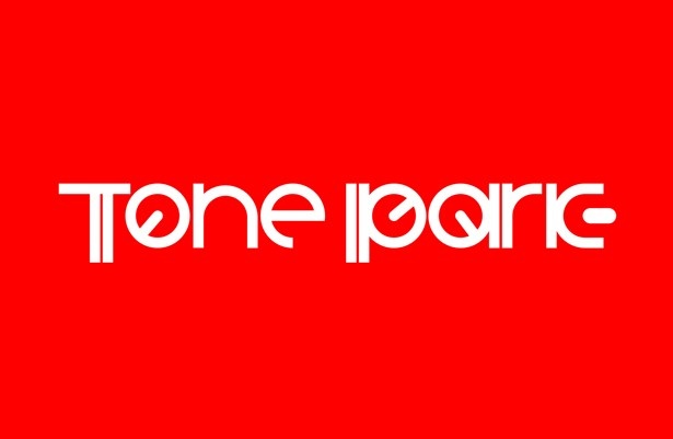 恒例のTONE PARK。DJはTAKKYU ISHINO、TOWA TEI、HIROSHI  KAWANABE、SUGIURUMNが務める。ライブにはagraph、VJはDEVICEGIRLSが登場する