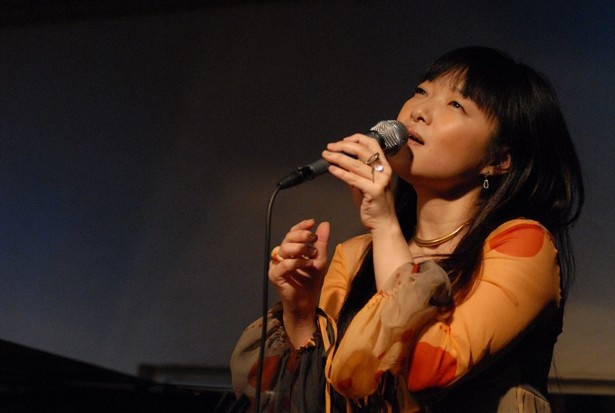 7月20日(祝)にライブを行う高瀬“makoring”麻里子さんは、現代詩を歌うDiVaのボーカル