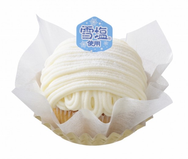 塩入りクリームチーズあんをたっぷり絞った真っ白な「夏のチーズモンブラン」(442円)