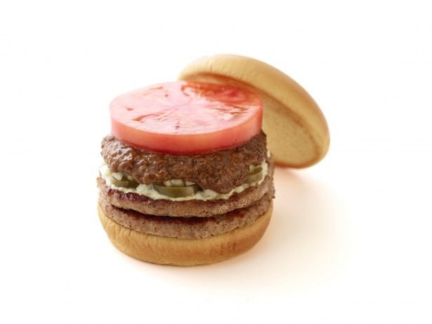 ｢スパイシーダブルカレーモスバーガー｣(540円)。｢カレーモスバーガー｣のパティを2枚にして、ハラペーニョをプラス