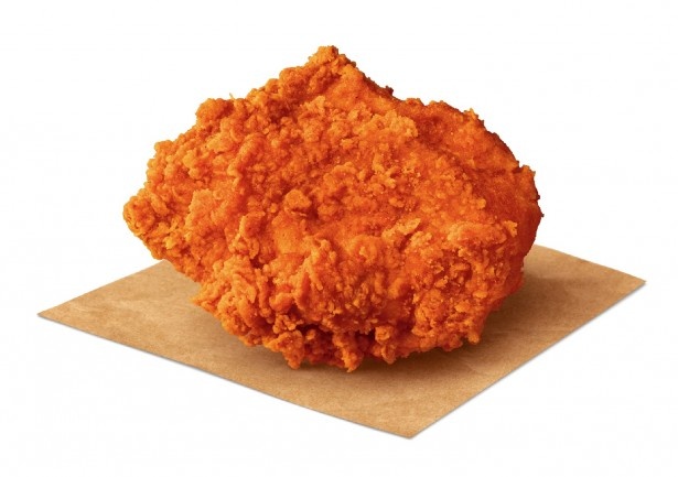 ハバネロが効いたヒット商品｢レッドホットチキン｣(1ピース260円)。暑い夏にもってこいの刺激的な辛さが食欲をそそる ※写真はイメージ