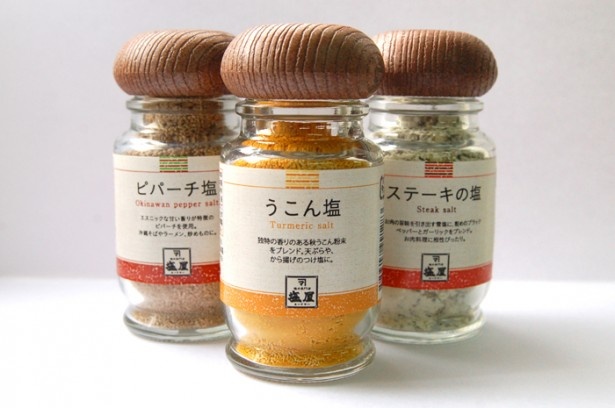 店内にはいろいろなタイプの珍しい合わせ塩が豊富にそろう。見ているだけでも楽しめる