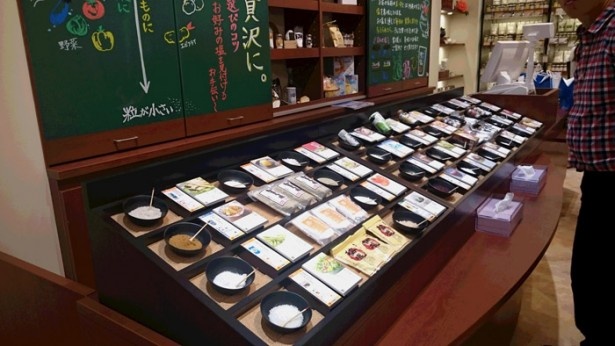 テイスティングコーナーではソルトソムリエがスタンバイ。実際に試食して試してみよう！