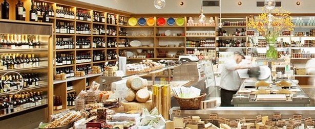 【写真を見る】国内初出店となるFARMSHOP(ファームショップ)は、こだわりのカリフォルニア食材を味わえる