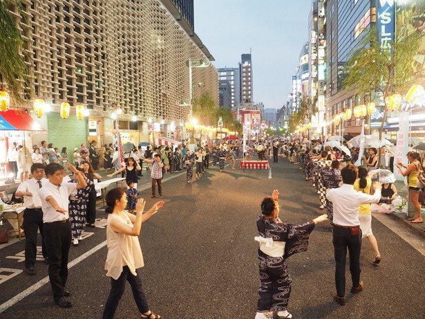 誰でも飛び入り参加ができる盆踊り