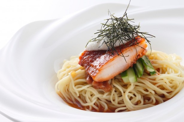 レストラン セリーナでは、「名物料理を作ろう企画」と題し、「葛溜パスタ」などのホテルスタッフが考案した奈良の食材を使ったオリジナルメニューを提供