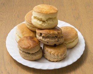 老舗製菓店の“規格外スイーツ”がお買い得