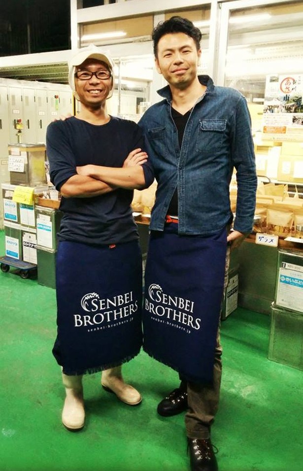 【写真を見る】兄の笠原健徳さん(右)と弟の忠清さん(左)