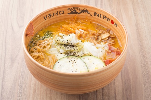 「ソラノイロ」本店のメニューをさらに進化させたという「ベジソバ」(900円)