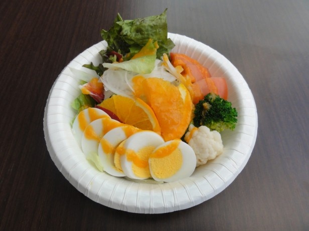 彩り野菜サラダ(800円/税込)