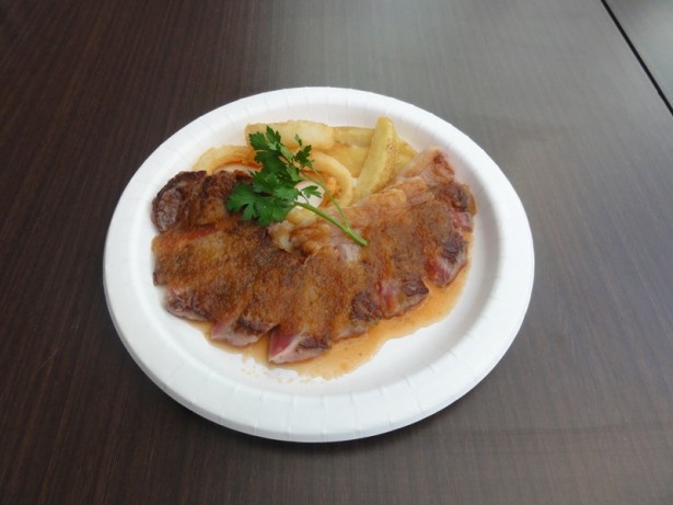 豪州産 牛ロースのカットステーキ(2000円/税込)