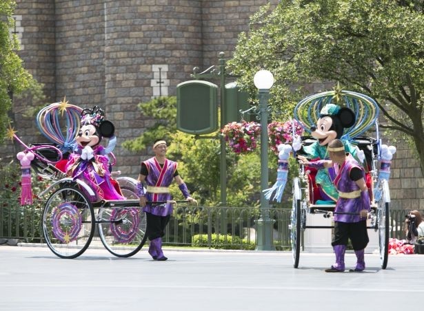 七夕の装飾を施した人力車にも注目！
