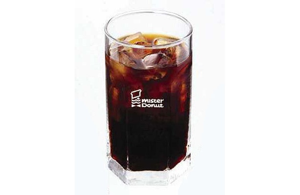 ミスドの「プレミアムアイスコーヒー」(標準価格262円)は、8/31(月)まで150円で販売中だ