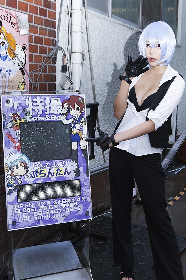 新宿5丁目を歩いていると看板を発見！