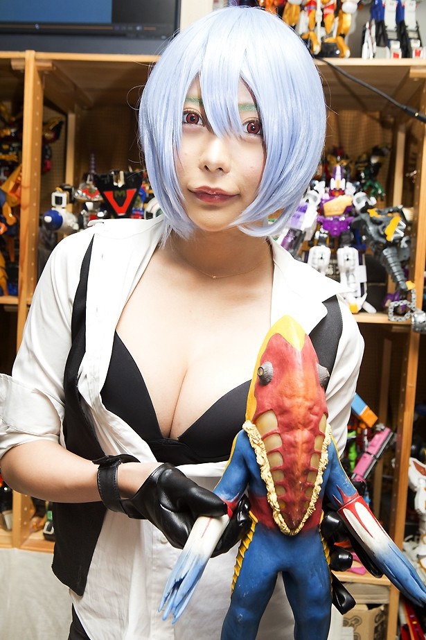 細部までリアルに作り込まれたメトロン星人フィギュア