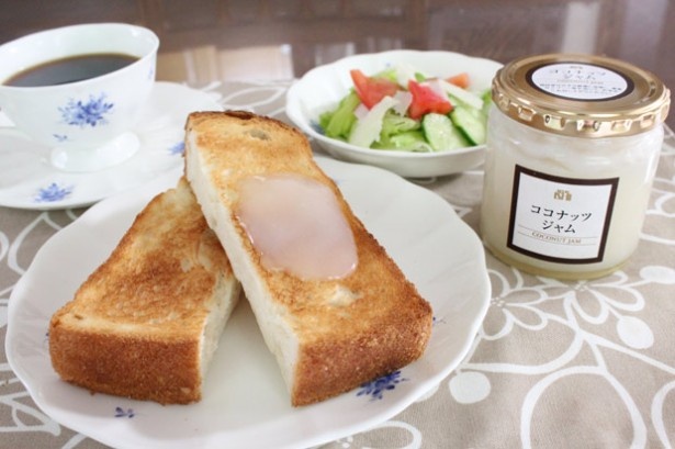 【写真を見る】トースターに塗るだけで、いつもの朝食がトロピカルな雰囲気に！