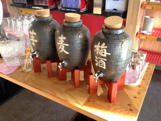 ドリンクメニュー。焼酎などは自分の好みで作ろう