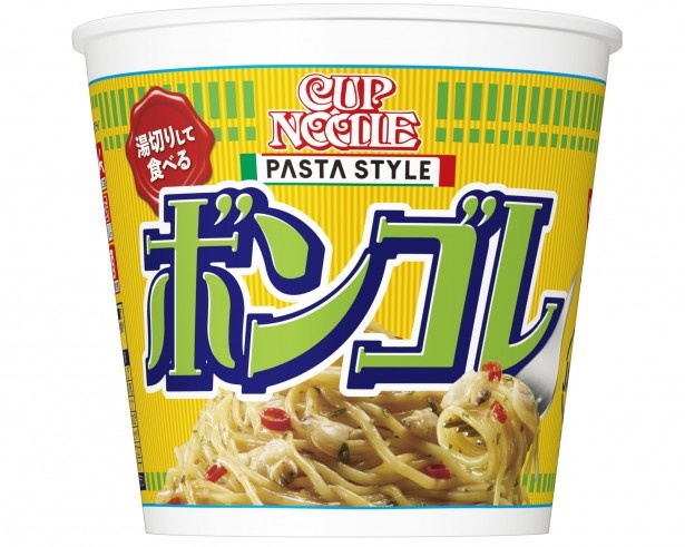 独自の太ストレート麺製法による、表面のもっちりとした食感、シンプルなおいしさが楽しめる｢カップヌードル パスタスタイル ボンゴレ｣(希望小売価格・税抜198円)