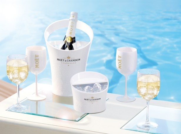 氷を浮かべて初めて完成するという、新感覚シャンパン「アイス アンぺリアル」