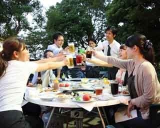 プールサイドBBQで1985年にタイムスリップ