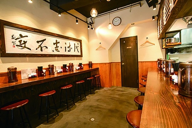 写真の博多一双　中洲店は夜のみ営業。博多駅東店はランチもあり