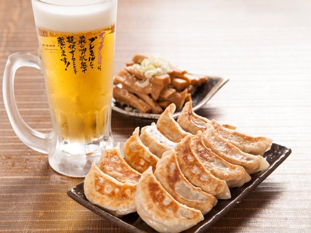自慢の手作り餃子と冷えたビールで、至福のひと時を！