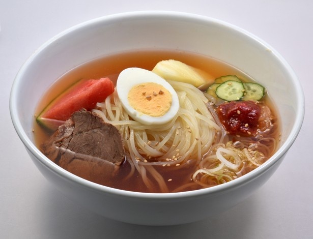 ｢もりおか冷麺｣(750円)は牛スジを香味野菜と煮出したスープに独自の鰹ダシですっきりとした味わいに