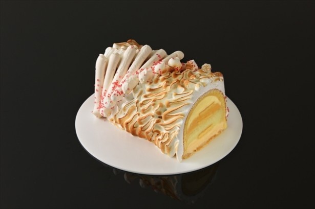 アイスクリームとスポンジケーキをたっぷりのメレンゲで包み、表面をバーナーで炙った「Baked“Apple Pie” Alaska(ベイクド アラスカ)」(1100円)