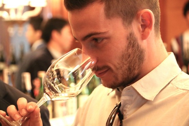 現地のソムリエも招待され、ワインと日本酒の違いを楽しんでいた