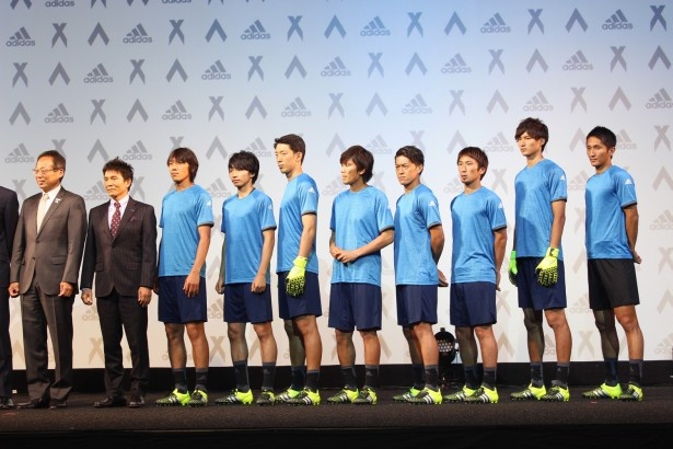 元サッカー日本代表、中村俊輔(横浜F・マリノス)らが「ADIDAS A(アディダス エース)」を着用