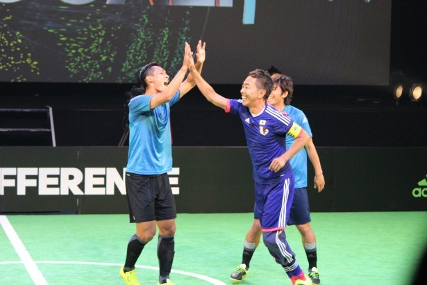 木梨さんも現役選手に囲まれてファインプレーを見せる