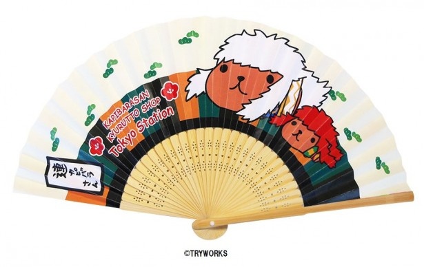 扇子(税抜2000円)。夏のお出掛けに大活躍