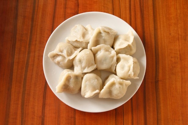 山東1号店の「水餃子」(756円)は、中国東北地方の正統派。程よく厚い皮はモチモチでぷるんとした食感。肉とニラが同量で香り高い