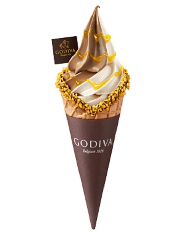 ｢ゴディバ ソフトクリーム ミックスチョコレート バナナ＆マンゴー｣(500円)。ダブルチョコ、ホワイトチョコバニラを両方楽しめる