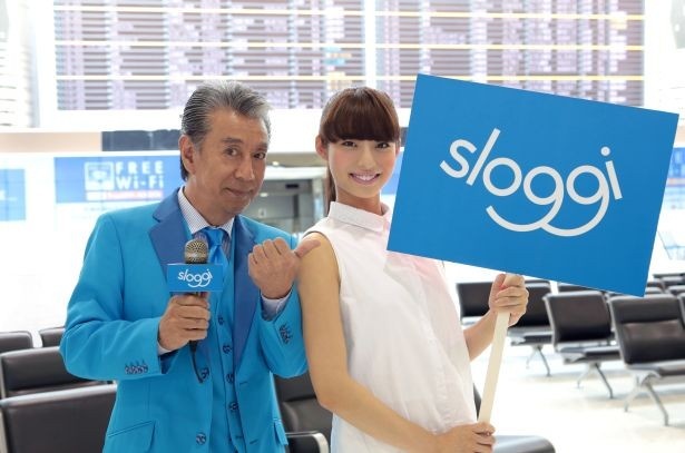 同社公式サイト内で「スロギー ZERO FEEL」のPR動画「空港篇」が公開中