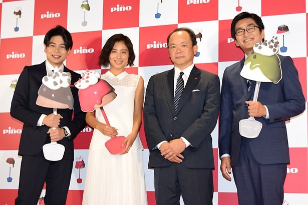 森永乳業・第一営業本部冷菓事業部長の庄野郁さんを交えての4ショット