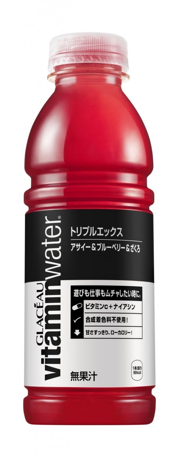 【写真を見る】元気をチャージしたい時に飲みたい「グラソー ビタミンウォーター トリプルエックス アサイー＆ブルーベリー＆ざくろ」(希望小売価格・税抜167円)は、現在発売中
