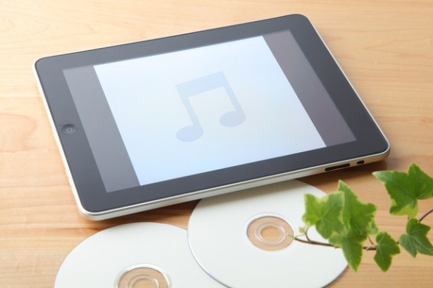 世界的にデジタル派が増えるなか、いまだ日本ではCDやレコードの売上が78％を占めている