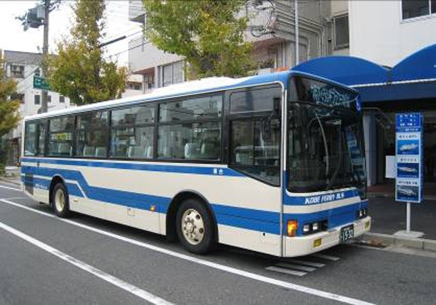 神戸六甲アイランド港からは、神戸フェリーバスで阪神電車の駅まで移動