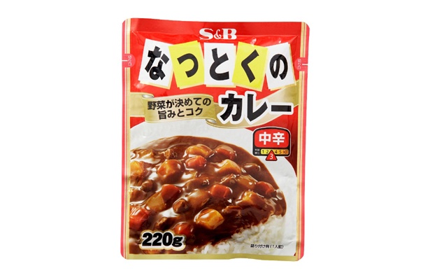 スパイシーでありながらも親しみやすい具材（牛肉・じゃがいも・にんじん）を使った「なっとくのスパイシーカレー（中辛）」（126円）