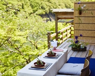 京都の夏満喫！桂川の空中茶室で川床会席